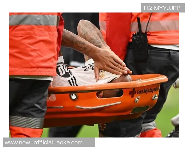 又伤一个?米利唐对阵突尼斯比赛中因肌肉不适提前离场,皇马球迷紧张不已